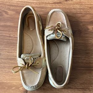 Sperry Women’s tan shimmer angelfish style boat shoes